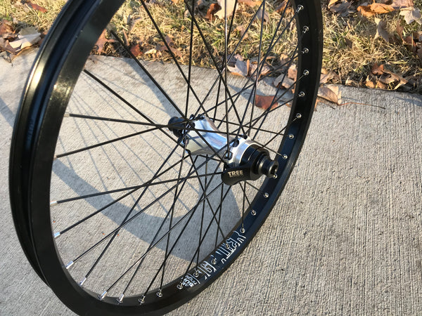 Rueda trasera Straight pull armada a mano